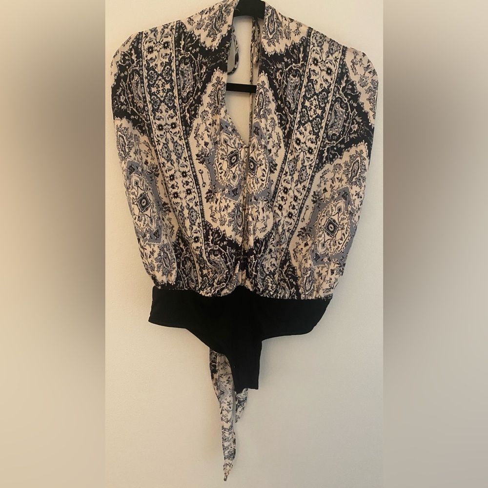 Olivaceous Open Back Halter Floral clasped Bodysuit Women's Sz Medium